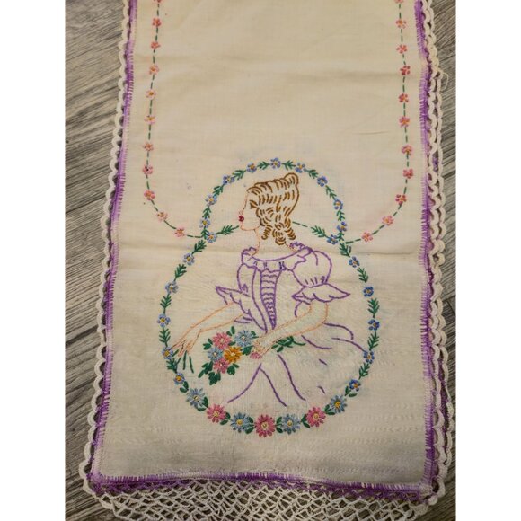 Vintage Embroidery Victorian lady Handmade White Linen Table Runner Crochet Lace - Picture 6 of 8